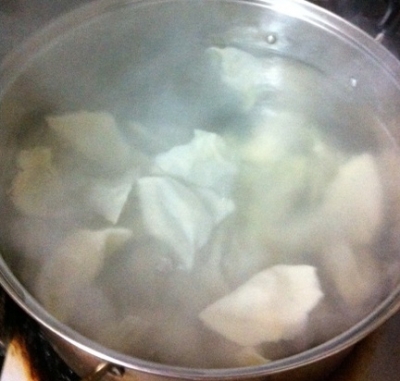 大きめの鍋で茹でる